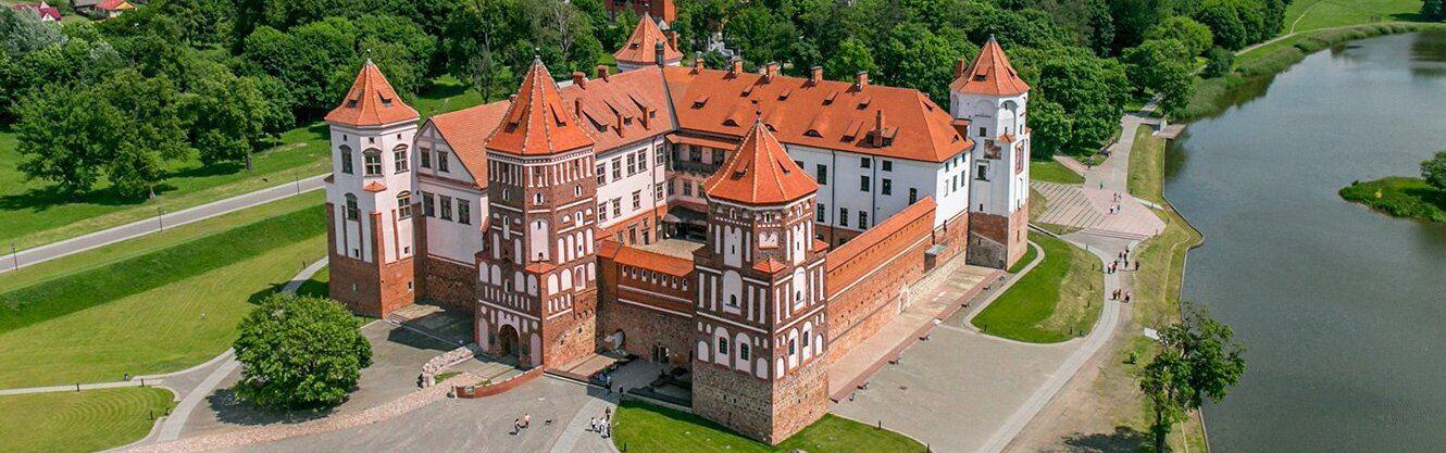 экскурсии мир несвиж из минска. мирский замок в белоруссии фото ночью. экскурсии мир несвиж из минска. минск несвиж дудутки. экскурсии мир несвиж из минска.